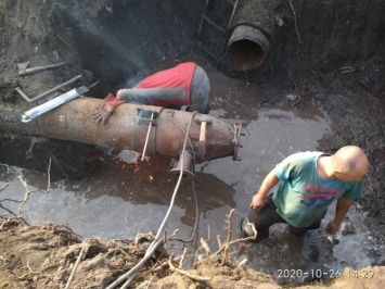 "Водоканал" ремонтирует важный водовод