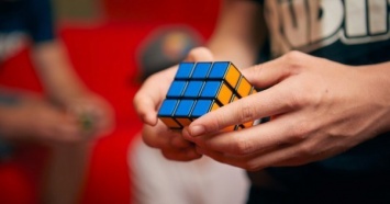 Права на игрушку-головоломку кубик Рубика продали за $50 млн