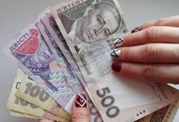 Реальная зарплата в Украине за месяц выросла на 4%, - Госстат