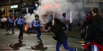 В США протестующие напали на съемочную группу "Первого канала"