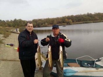 В Новоалександровке прошел турнир по ловле хищной рыбы: мирноградчане заняли первое место (ФОТО)