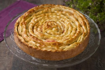 Рецепт дня: яблочный пирог «Чайная роза»