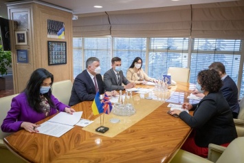 Аваков: МВД инициирует диалог с Великобританией по упрощению визовых требований для граждан Украины