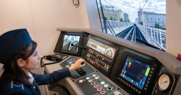 Первые женщины-машинисты начнут работать в метро Москвы с января