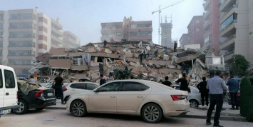 В Турции произошло мощное землетрясение с последующим цунами