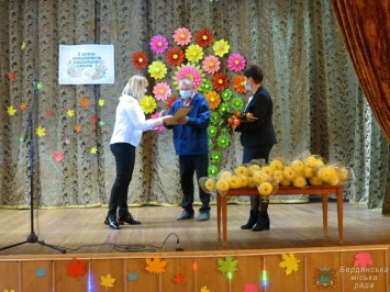 Поздравления и награды работникам социальной сферы в Бердянске