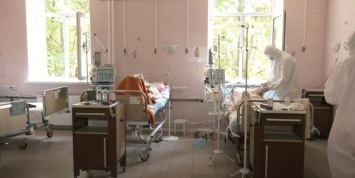 Число умерших от COVID-19 в Украине за месяц выросло в два раза