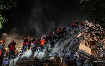Число пострадавших от землетрясения в Турции превысило 800 человек