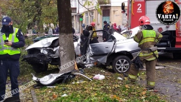 Во Львове в смертельном ДТП погиб мужчина: момент столкновения попал на видео (18+)