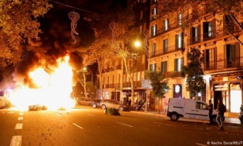 В Испании проходят протесты против карантинных ограничений, ранены более 30 человек