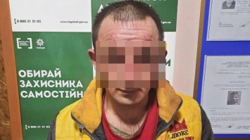 В Николаеве пьяный мужчина избил и облил химвеществом семью