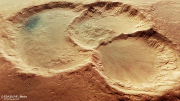 Межпланетная станция сделала снимок тройного кратера на Марсе (ФОТО)