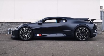 Видео распаковки Bugatti Divo в матовом синем цвете появились в сети (ВИДЕО)