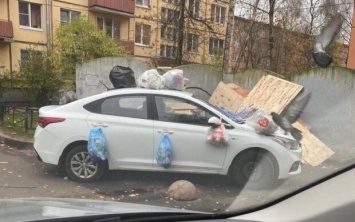 Киевлянина проучили за неправильную парковку, фото