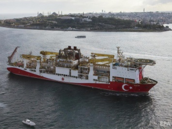 Турецкое судно "Фатих" прибыло в Черном море на разведку газового месторождения