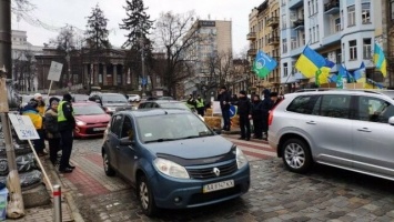 В Киеве перекрыли проезд по улице Грушевского. Что случилось?