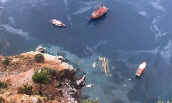 В Турции затонул экскурсионный катер с туристами на борту