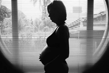Беременность повышает риск смерти от коронавируса, - ученые США