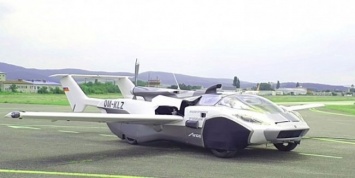 Первый полет летающего автомобиля AirCar (видео)