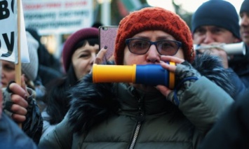 Отмена кассовых аппаратов: Легальный бизнес против такой идеи и вышел на митинг под Раду