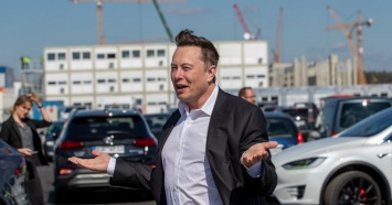 Илон Маск признался, на что тратит свою зарплату в Tesla