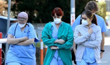 В Италии за сутки почти полтысячи смертей от коронавируса