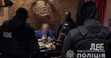 В Киеве россиянка пыталась откупиться от наркополиции 85 тысячами долларов (ВИДЕО)