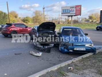 В центре Бердянска в течение часа случилось две аварии (фото)