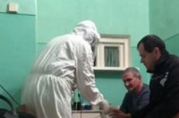 Одна розетка на всех и унитаз в центре палаты: как лечат ковид в украинских больницах
