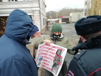 В Омске полиция задержала сотрудников штаба Навального