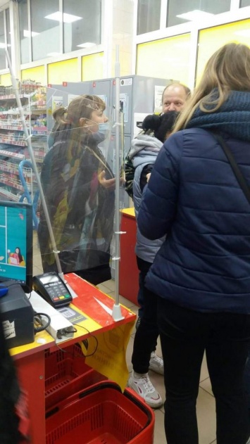 В Днепровский супермаркет вызывали полицию
