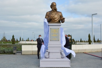 В аэропорту Симферополь открыли памятник Айвазовскому