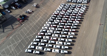 Сотни новых Mazda скопились в Приморье: их не успевают развозить