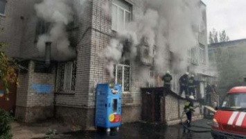 В Днепре на Калиновой горят складские помещения магазина "Ева": видео