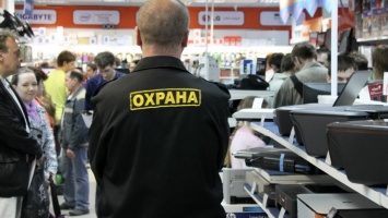 Может ли охранник в магазине проводить обыск покупателей: ответ адвоката