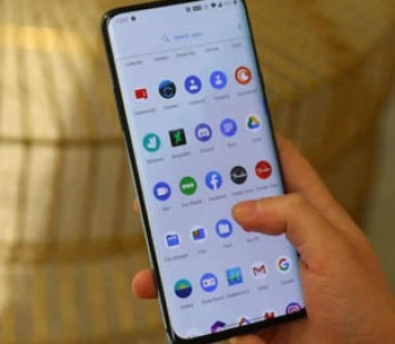 Свежая прошивка для OnePlus 8 и 8 Pro стирает все пользовательские данные со смартфона