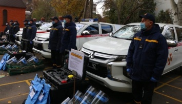 Спасатели Донетчины получили спецмашины, квадрокоптеры и наборы для разминирования
