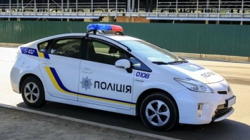 В Одессе автомобиль влетел в остановку с людьми, есть пострадавшие