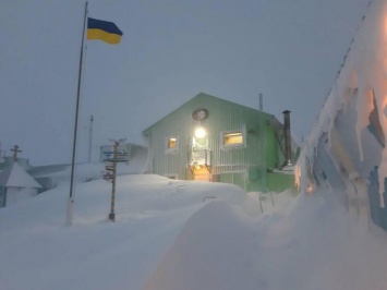 Аномальная метель налетела на украинскую станцию?? в Антарктиде (ФОТО)