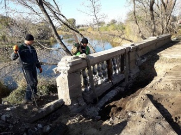 В Павлограде советскую балюстраду вытащили из грязи и доставили в городской музей