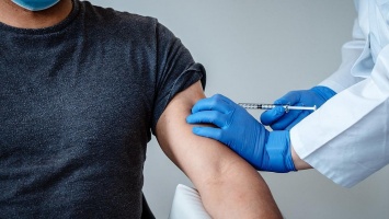 Эксперты осторожно приветствуют новость о завершении испытаний новой вакцины от коронавируса