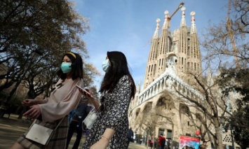 Испания вводит штрафы для туристов из стран "красной зоны", которые будут приезжать без результатов ПЦР-тестов