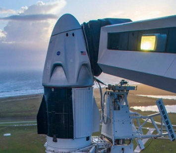 SpaceX получила от NASA первую в истории лицензию на пилотируемые полеты