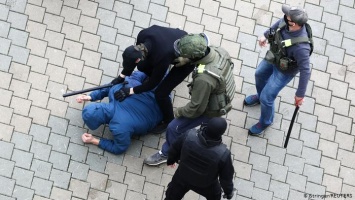 Власти Беларуси забирают деньги у пострадавших от репрессий белорусов