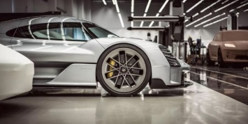 Porsche случайно засветил новый электрический кроссовер