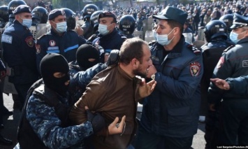 Протесты, ультиматум об отставке Пашиняна и задержания: Что происходит в Ереване после договора о Нагорном Карабахе
