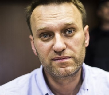 Лавров выдал "версию" про отравление Навального и стал героем меткой карикатуры