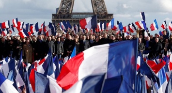 Во Франции полиция в разгар локдауна разогнала вечеринку с 300 гостями (ВИДЕО)