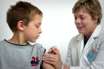 Прививка от гриппа детям: иммунолог рассказал о правилах вакцинации