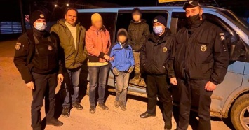 Полиция разыскала женщину, которая заблудилась со своими детьми в лесу под Черновцами